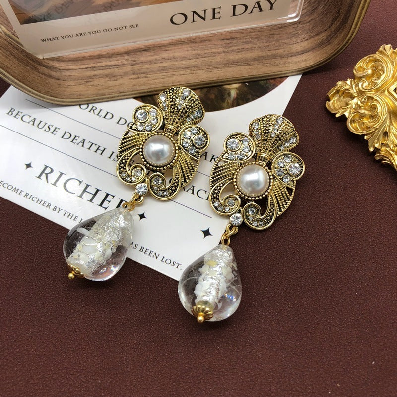 Boucles d'oreilles rétro au design vieilli, perles et strass
