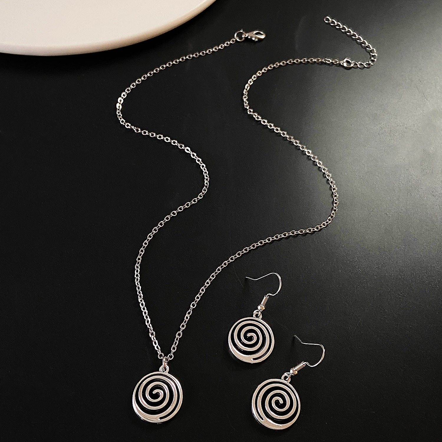 Men's And Women's Necklaces Retro Simple High Quality Vortex Eardrops Earrings Popular Accessories