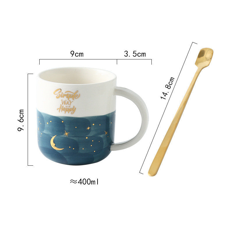 Tasse en céramique « Ciel étoilé » avec de l'eau pour la préparation du thé
