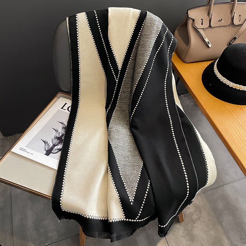 Le foulard douillet de ce couple étudiant imite le cachemire pour les garder au chaud