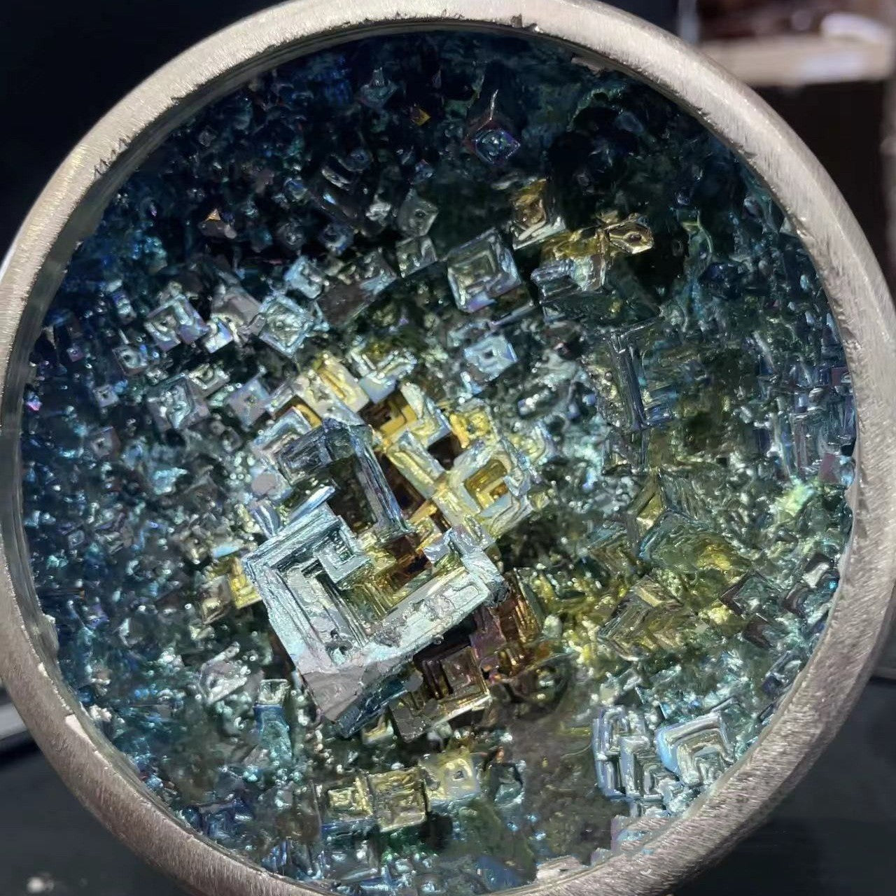 Natural Mineral Belt Edge Bismuth Ore Stone Bowl Crystal Belt Base