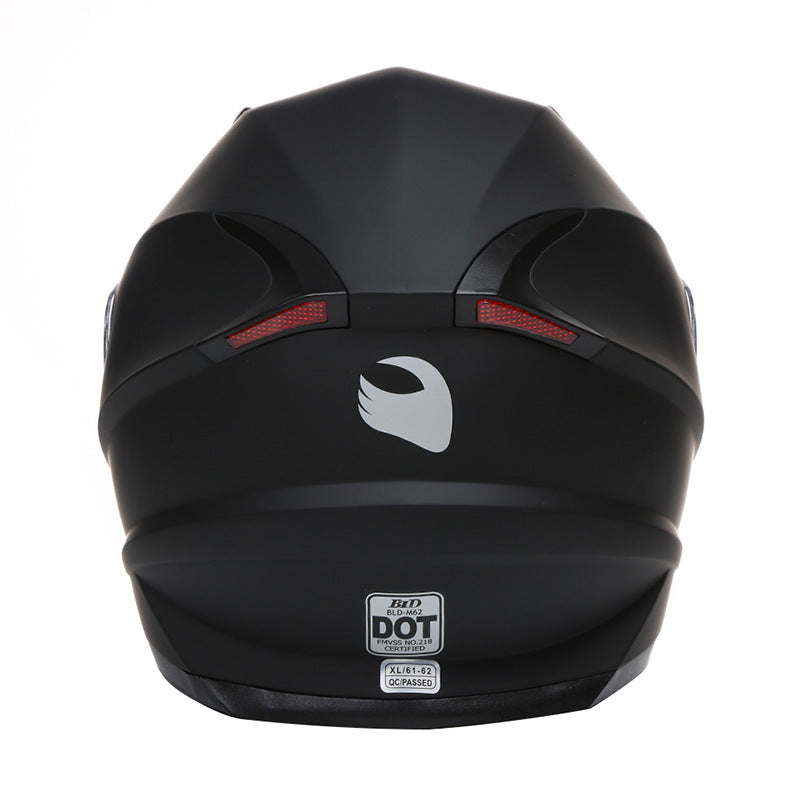 Casque de moto simple et polyvalent