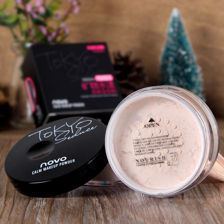 Poudre libre matifiante fixatrice, enrichie en eau minérale, respectueuse de la peau