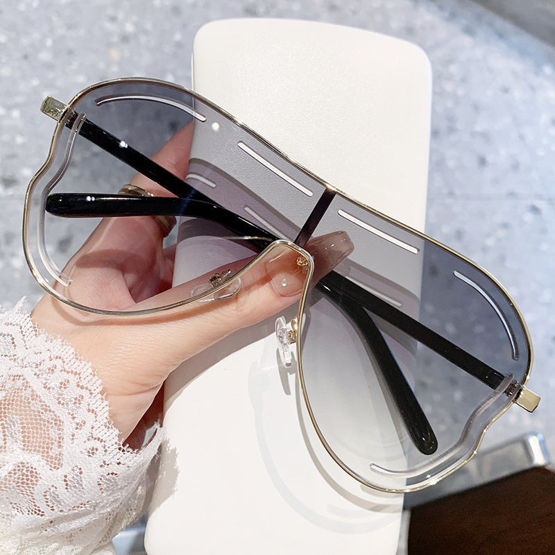 Large-frame Sunglasses With A High-end Feel For Women