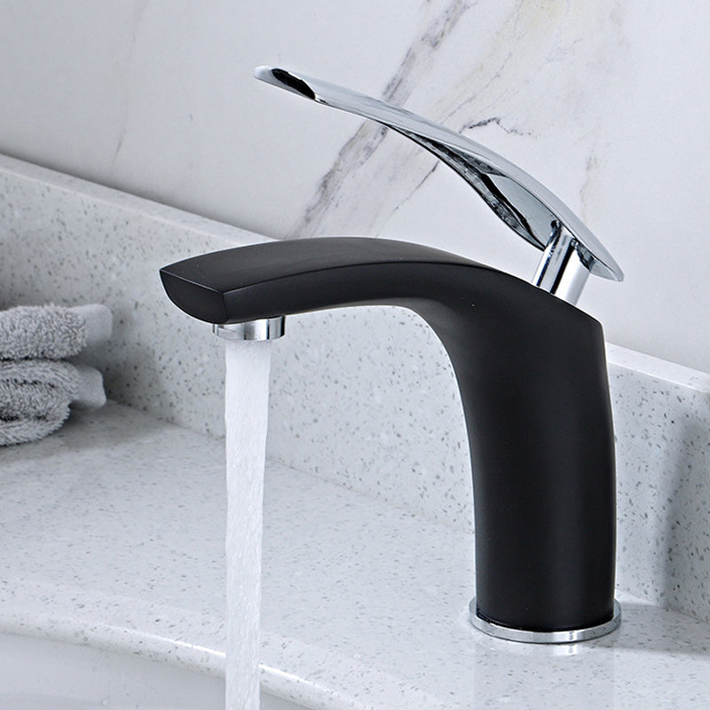 Robinet de lavabo simple à poser sur plan
