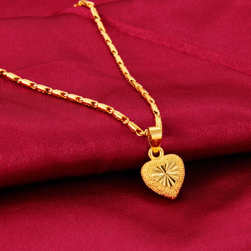 Small Clavicle Necklace Ladies Peach Heart Necklace