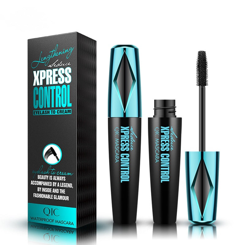 Le nouveau mascara Schtroumpf est waterproof et ne coule pas.