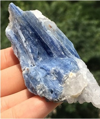 Blue crystal raw stone wool mineral crystal specimen