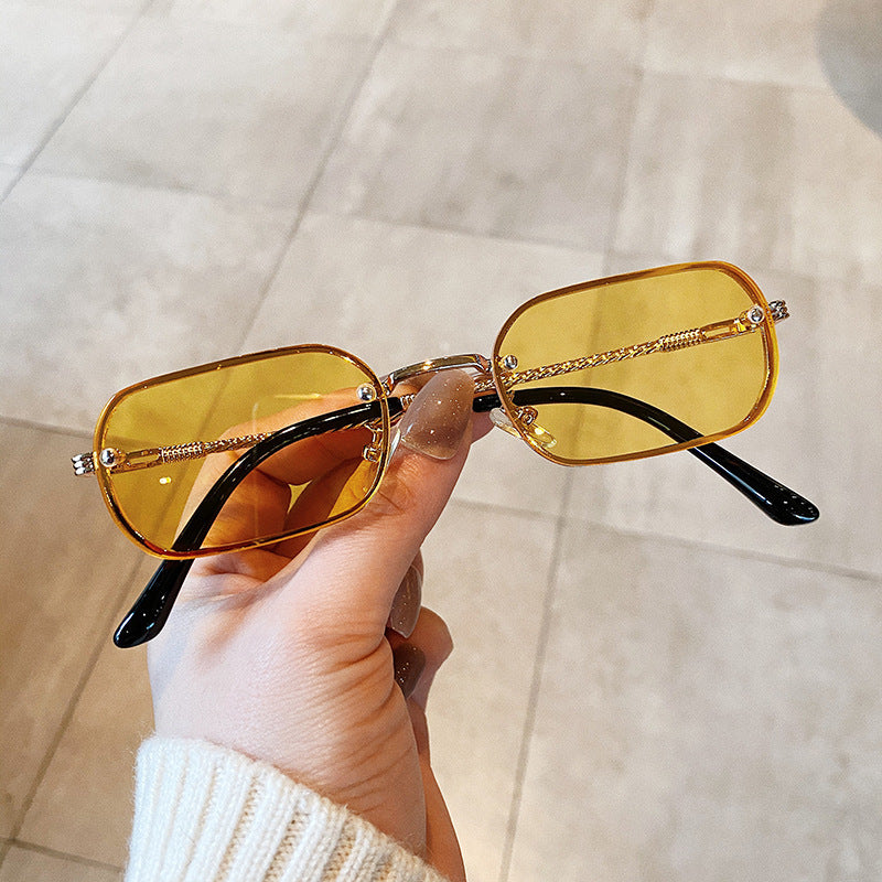 Lunettes de soleil carrées colorées à petite monture tendance pour femme