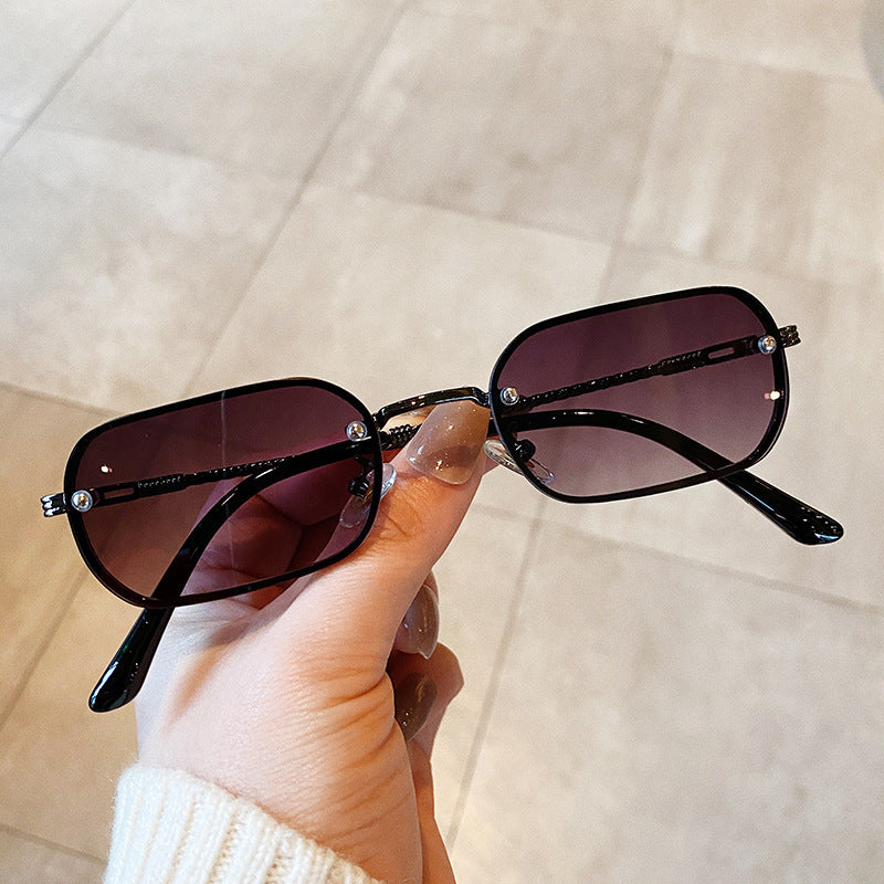 Lunettes de soleil carrées colorées à petite monture tendance pour femme