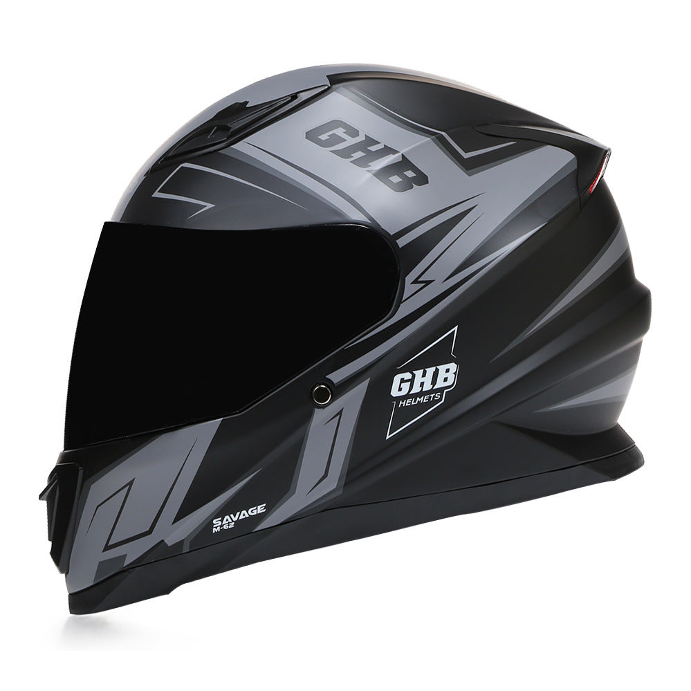 Casque de moto simple et polyvalent