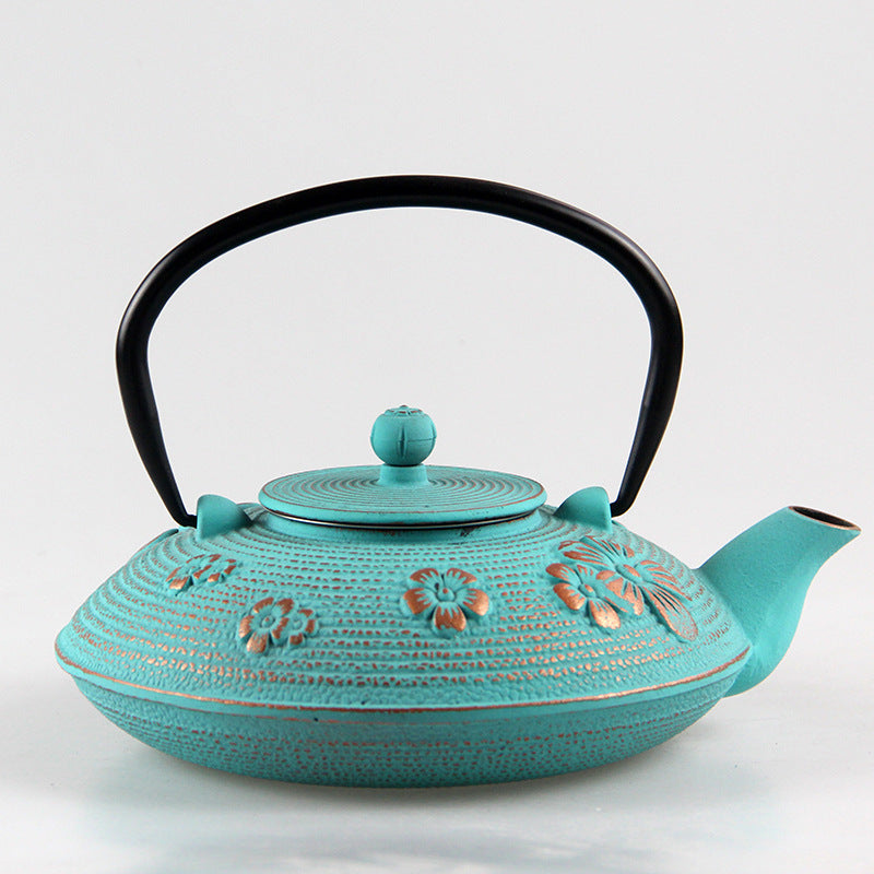 Théière en fer prune fleurie avec filtre pour faire bouillir de l'eau, infuser du thé, et des ornements de théière bien-être.