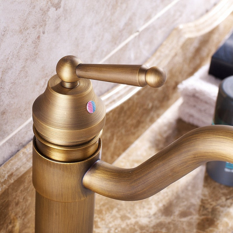 Robinet de lavabo de salle de bain antique en cuivre