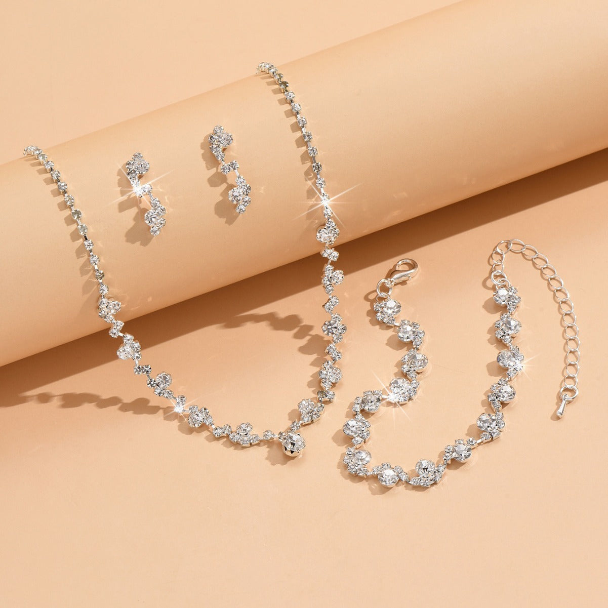 Ensemble collier, boucles d'oreilles et bracelet trois pièces pour femme