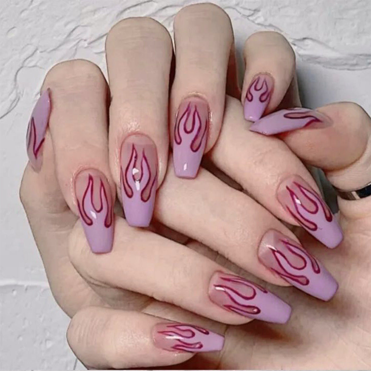 Porte des ongles finis Ongles doux Faux ongles