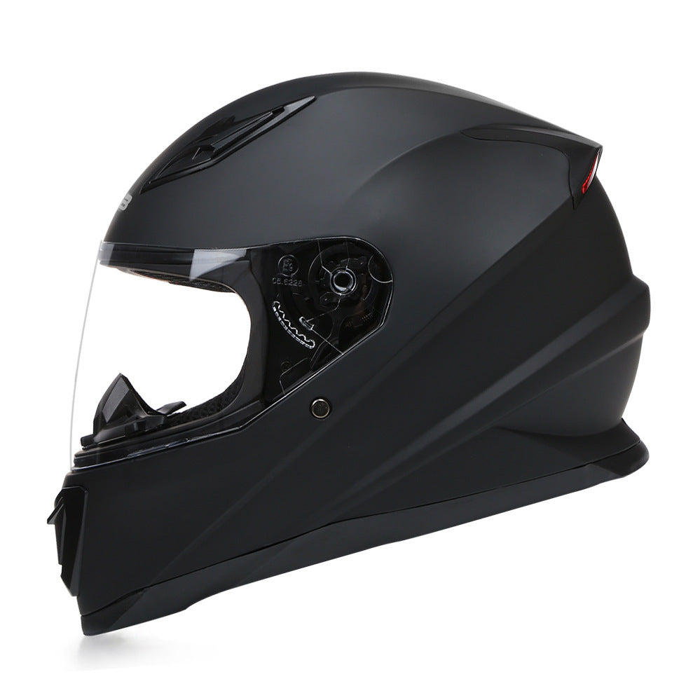 Casque de moto simple et polyvalent