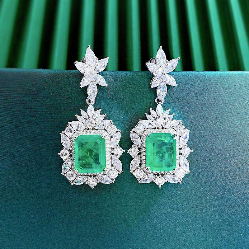 Ensemble collier et boucles d'oreilles rectangulaires émeraude argenté