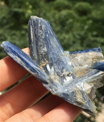Blue crystal raw stone wool mineral crystal specimen