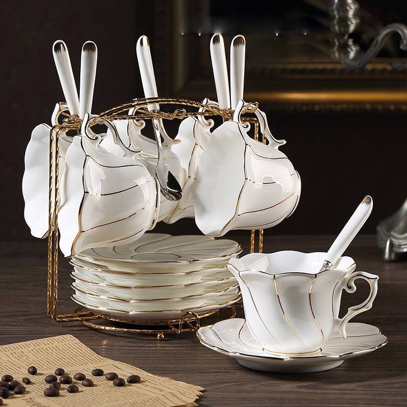 Ensemble tasse et soucoupe à thé en céramique motif floral