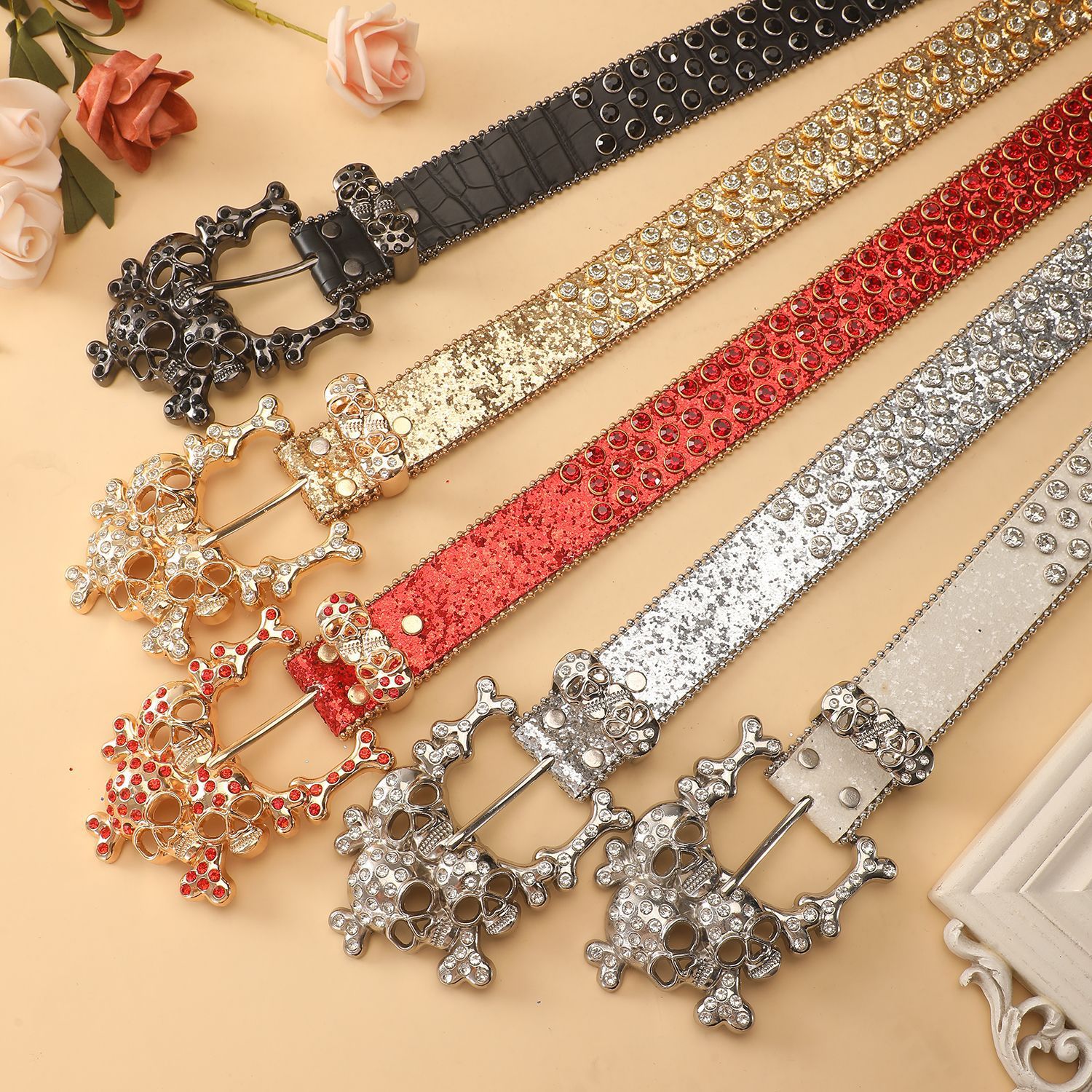 Ceinture tête de mort en strass incrustée de diamants