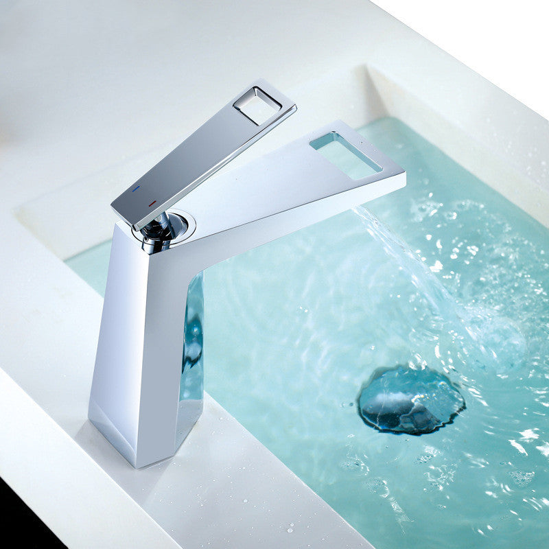 Single handle single hole faucet