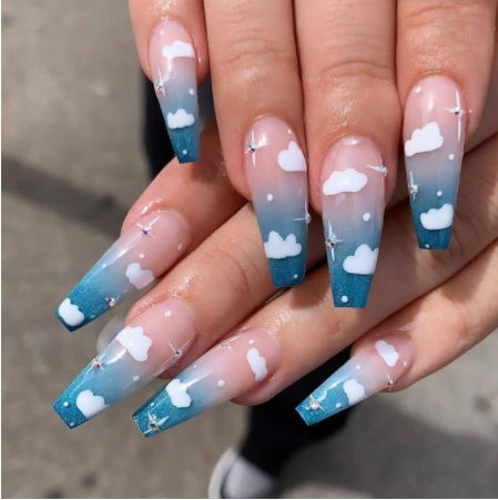 Porte des ongles finis Ongles doux Faux ongles