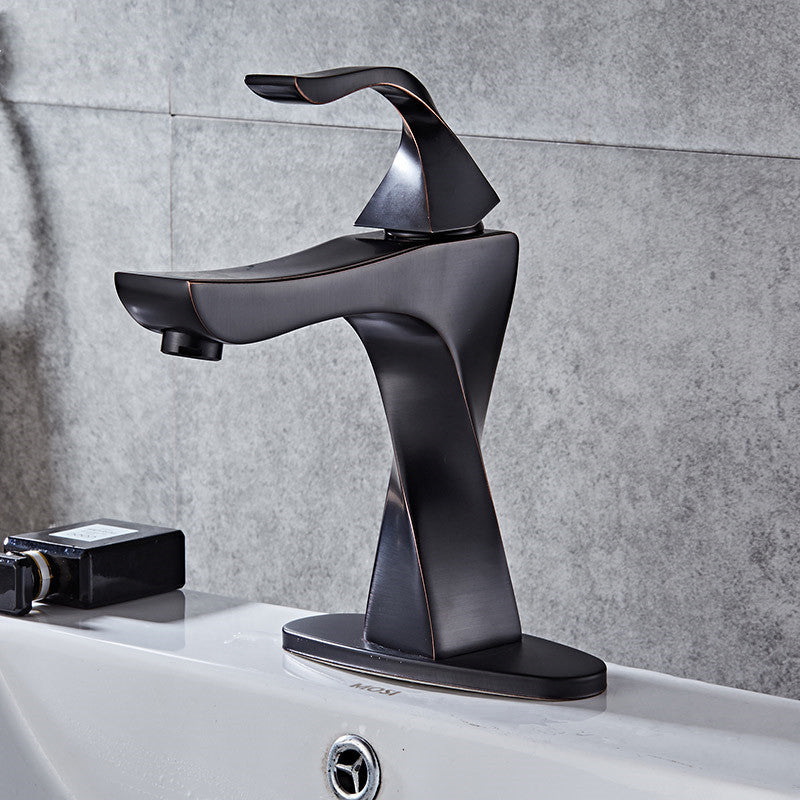 Robinet de lavabo carré doré chaud et froid pour salle de bain