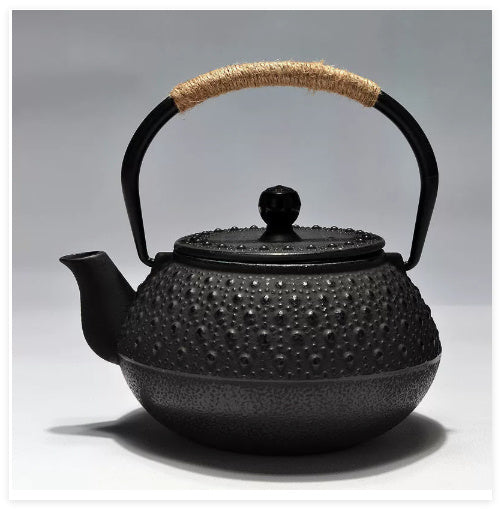 Théière en fonte antique pour faire du thé, pot unique