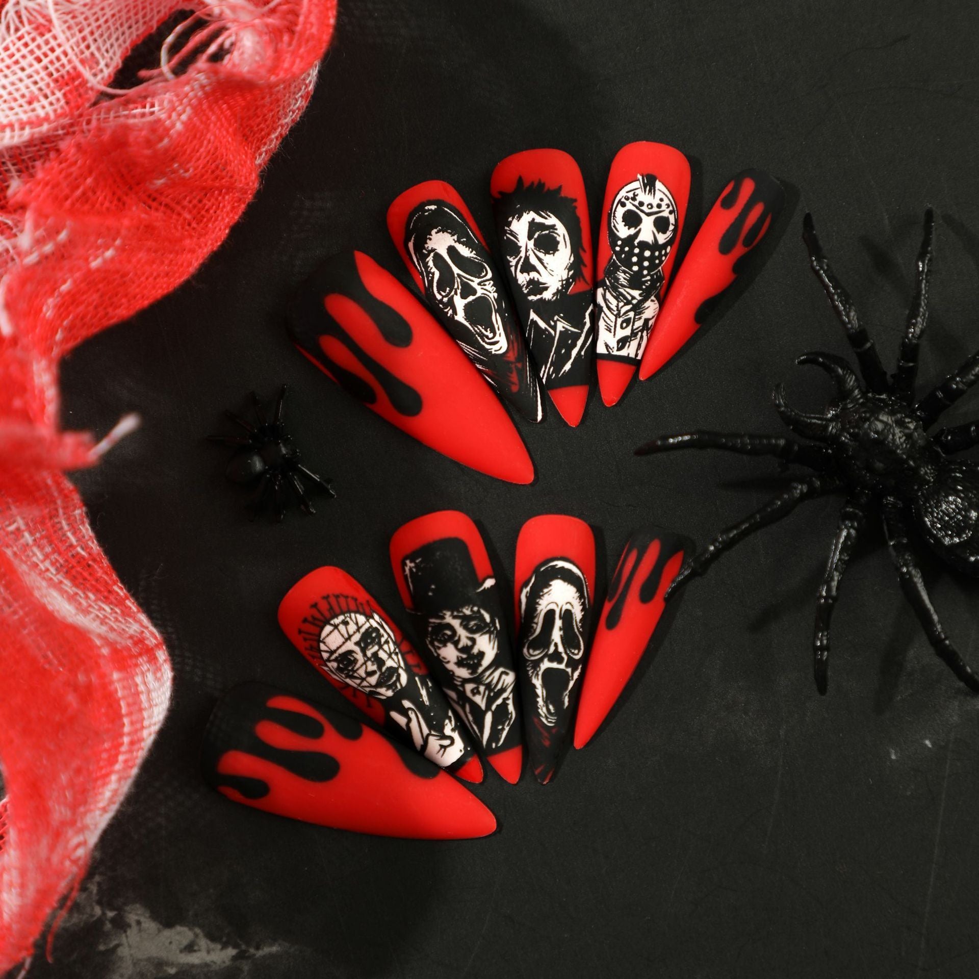 Manucure d'Halloween Européenne et Américaine Rouge avec Pointe d'Ongle Portrait Grimace Crâne Noir Contrastant