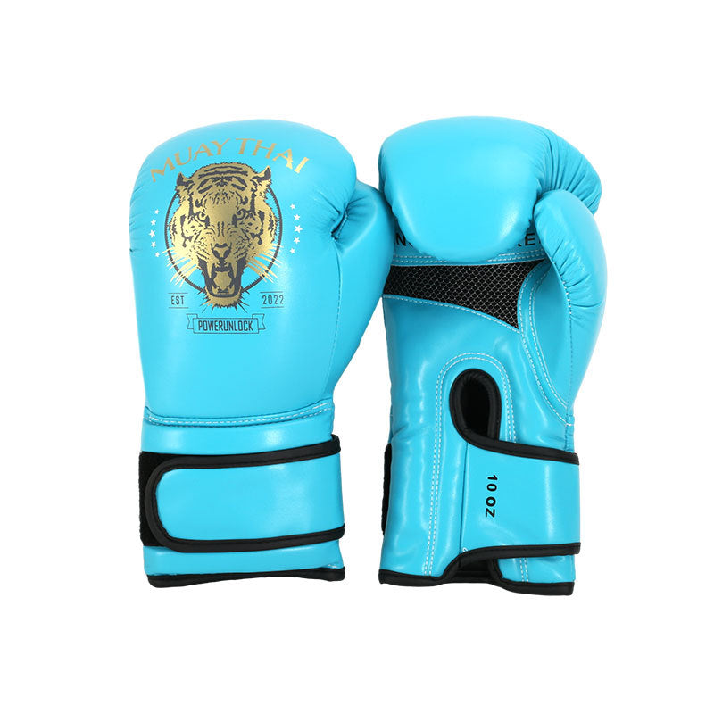 Garçons, entraînement de boxe thaïlandaise avec un sac de frappe et des gants