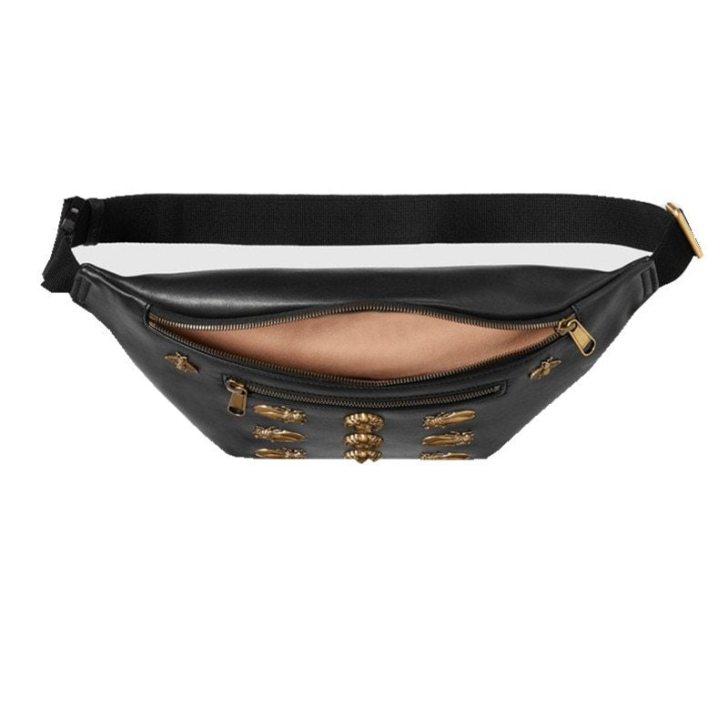 Sac banane en cuir orné de détails métalliques