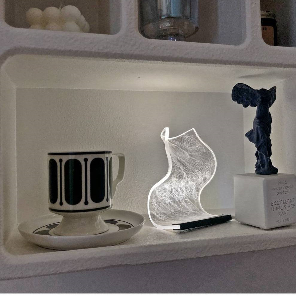 Lampe de chevet chaleureuse à l'esthétique soignée, petite veilleuse de décoration intérieure