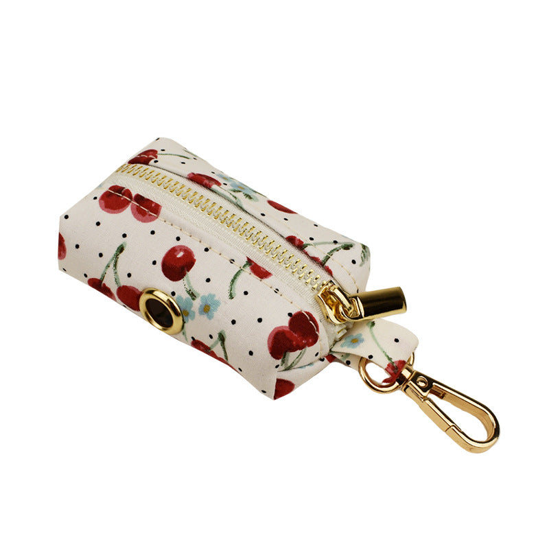 Collier pour animaux imprimé cerises rouges avec laisse, boucle à dégagement rapide dorée et nœud mignon