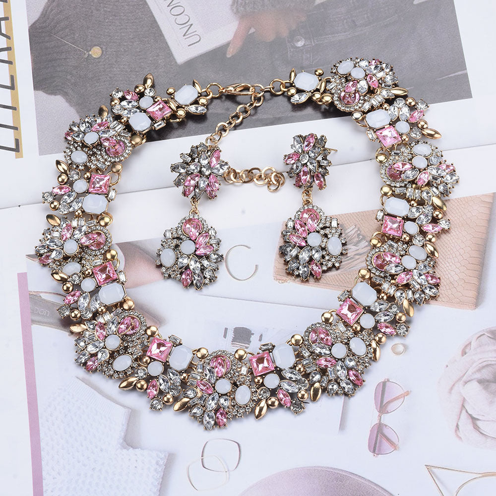 Fashion Retro Light Luxury Women's Necklace And Earrings Set