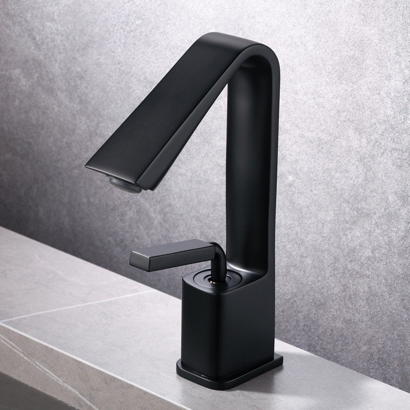 Robinet d'eau chaude et froide en cuivre, luxe léger et simplicité