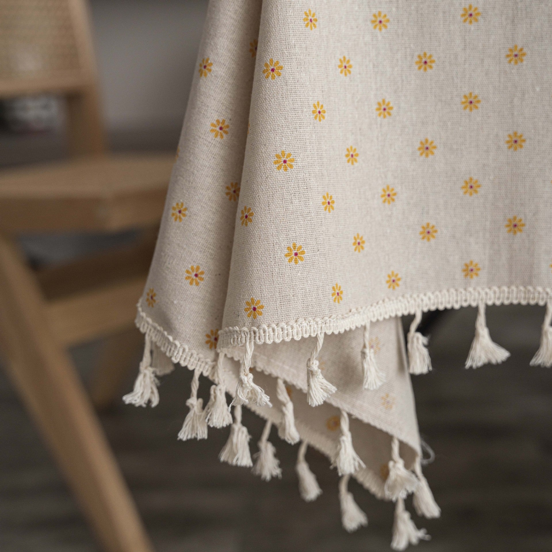 Cotton And Linen Decorative Tassel Tablecloth