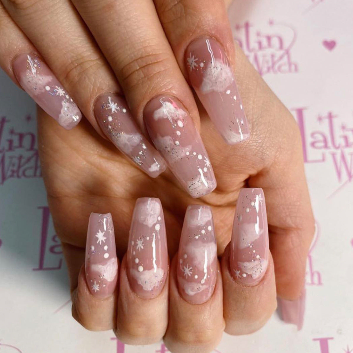 Porte des ongles finis Ongles doux Faux ongles