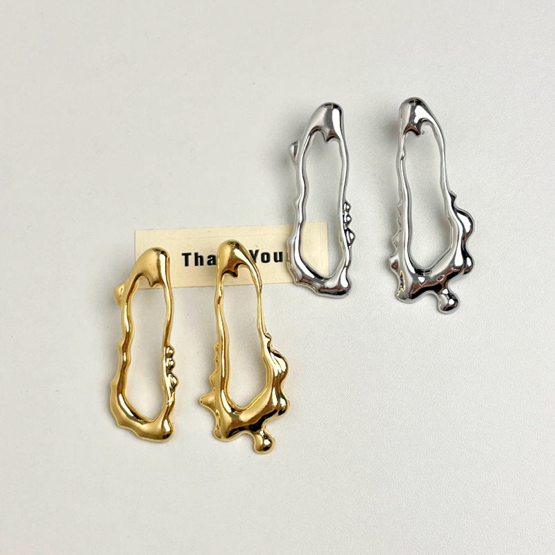 Boucles d'oreilles clous minimalistes style métallique cool et exagérées