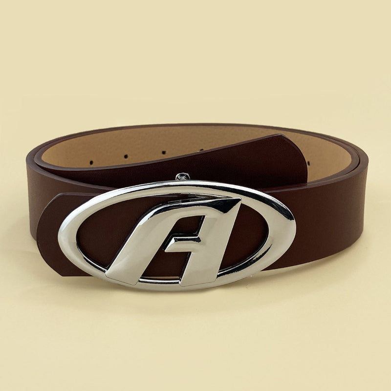 Ceinture en cuir noir pour femme avec boucle en métal raffiné en forme de lettre A, accessoire simple et polyvalent.