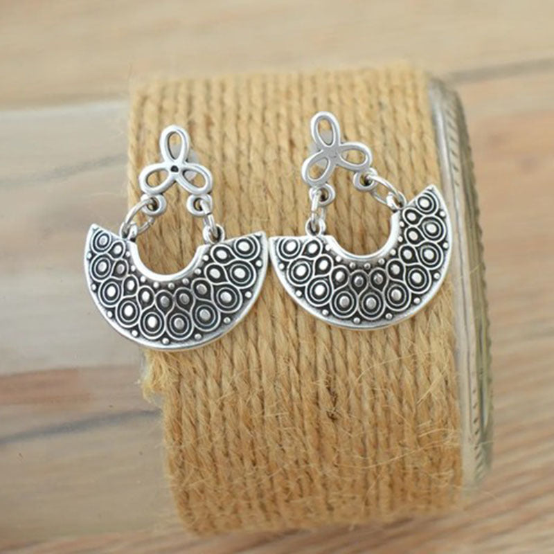 Boucles d'oreilles créatives géométriques ajourées sculptées en forme d'éventail