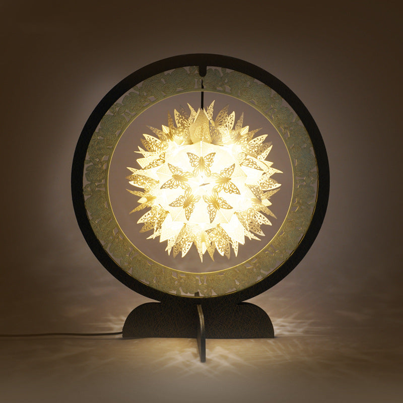 Lampe sculptée en papier papillon amour fleur Saint-Valentin