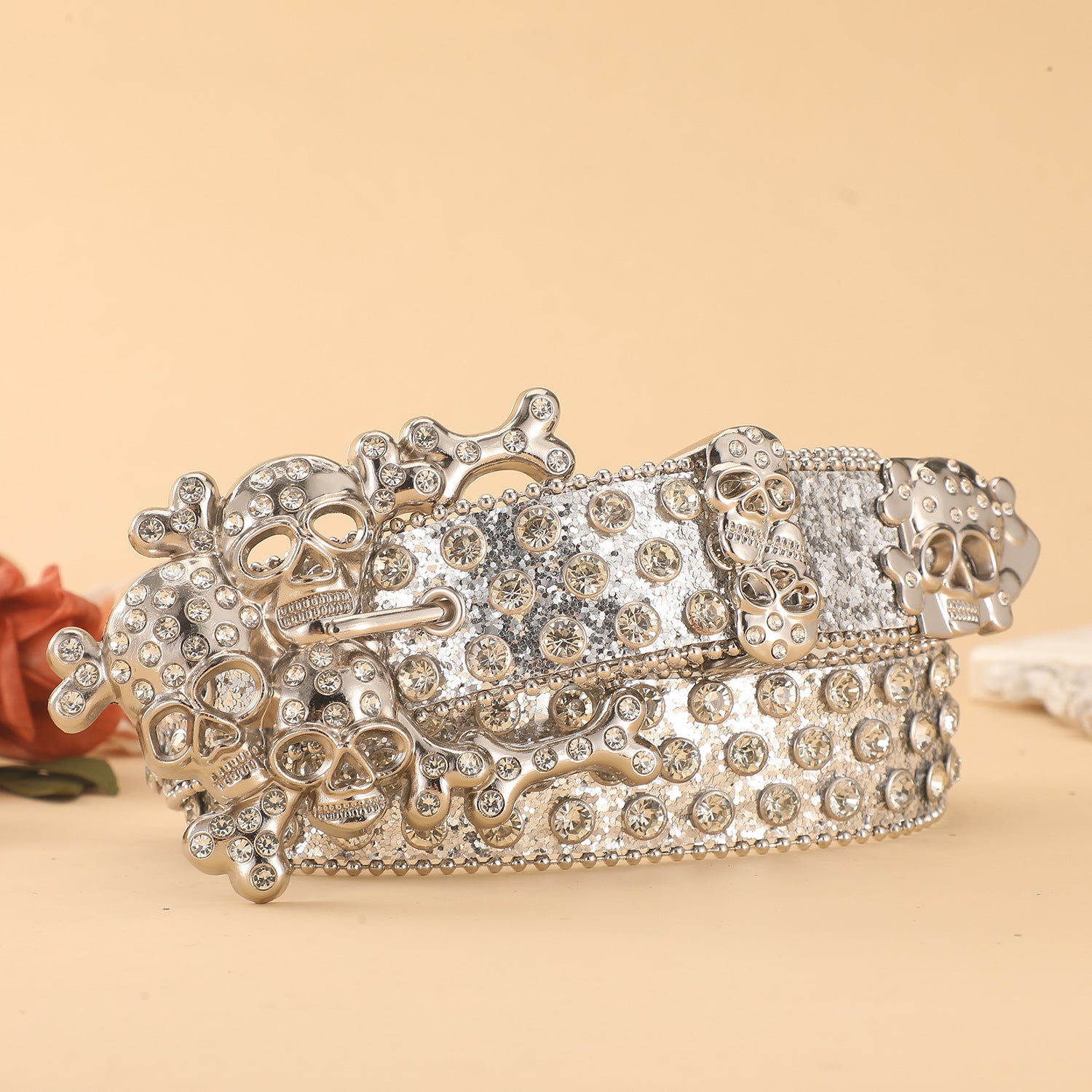 Ceinture tête de mort en strass incrustée de diamants