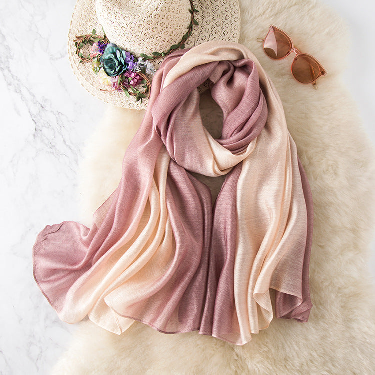 Version coréenne d'un foulard pour femme assorti aux couleurs