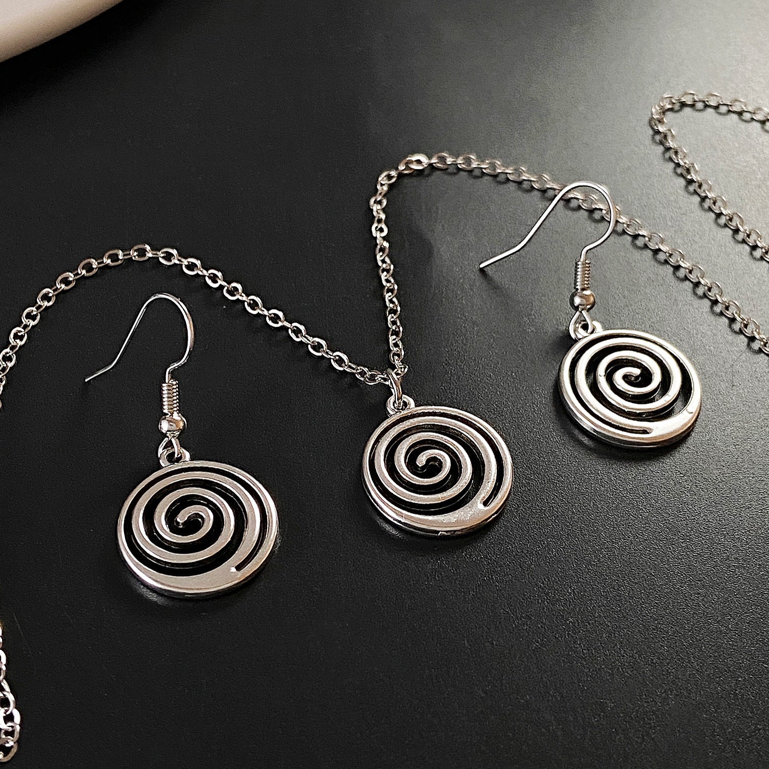 Men's And Women's Necklaces Retro Simple High Quality Vortex Eardrops Earrings Popular Accessories