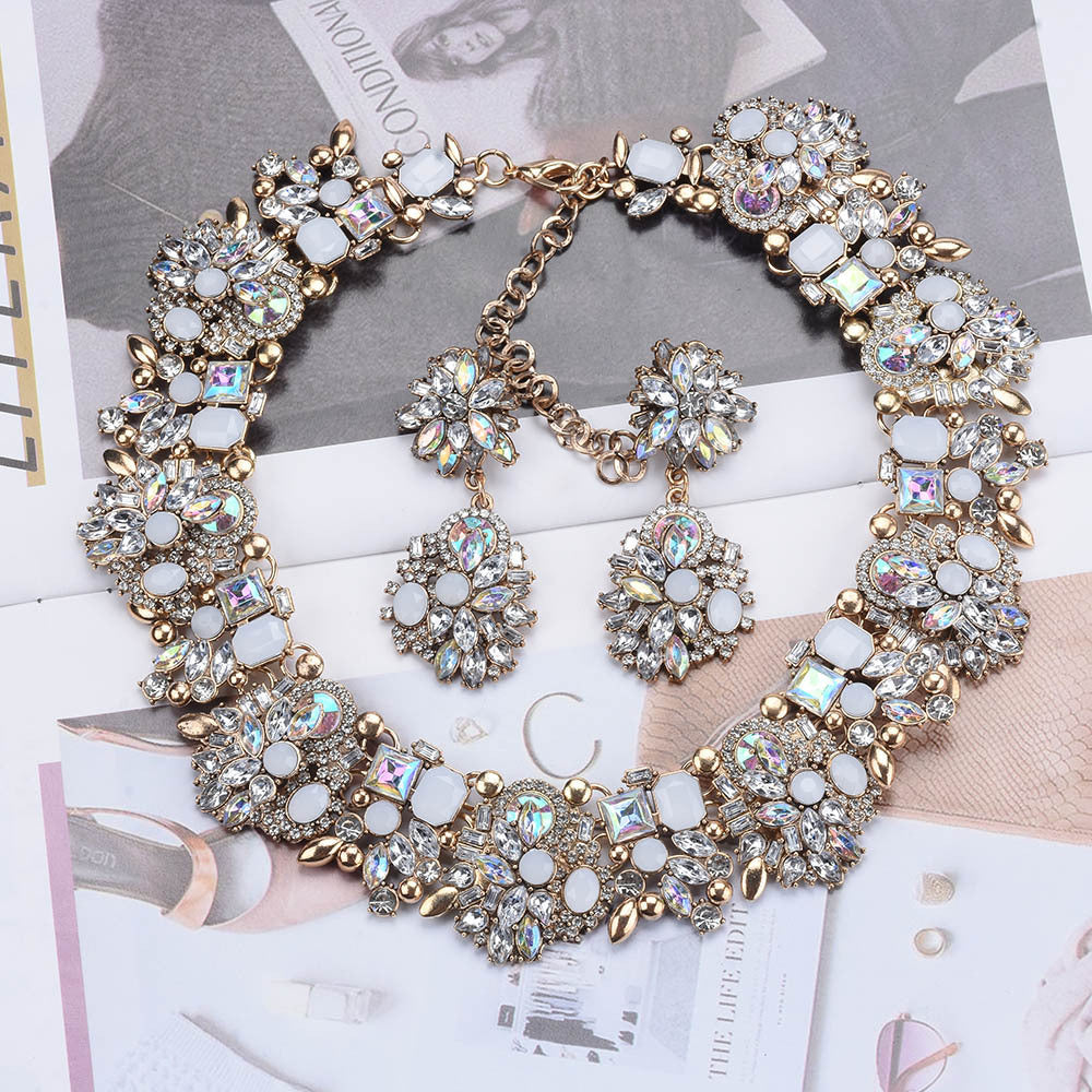 Fashion Retro Light Luxury Women's Necklace And Earrings Set