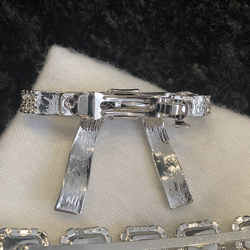 Pince à cheveux latérale sertie de strass