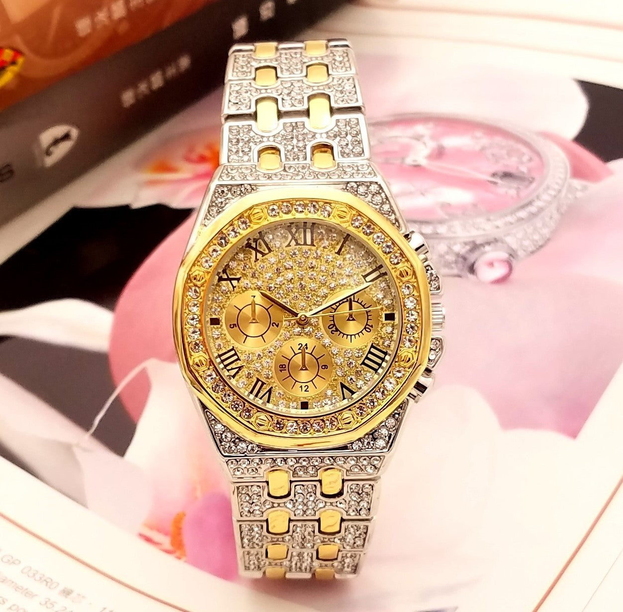 Montre en quartz gypsophile à trois yeux en diamant