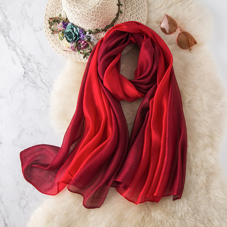 Version coréenne d'un foulard pour femme assorti aux couleurs