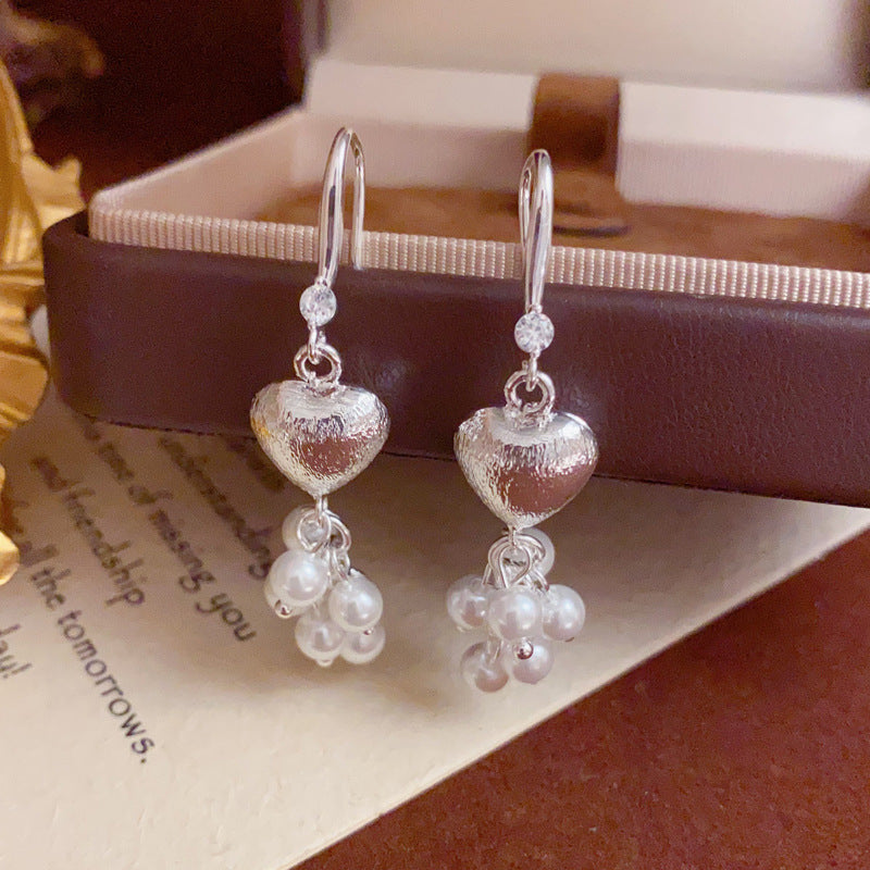 European And American Exaggerated Metal Heart Pearl Tassel Ear Hook
