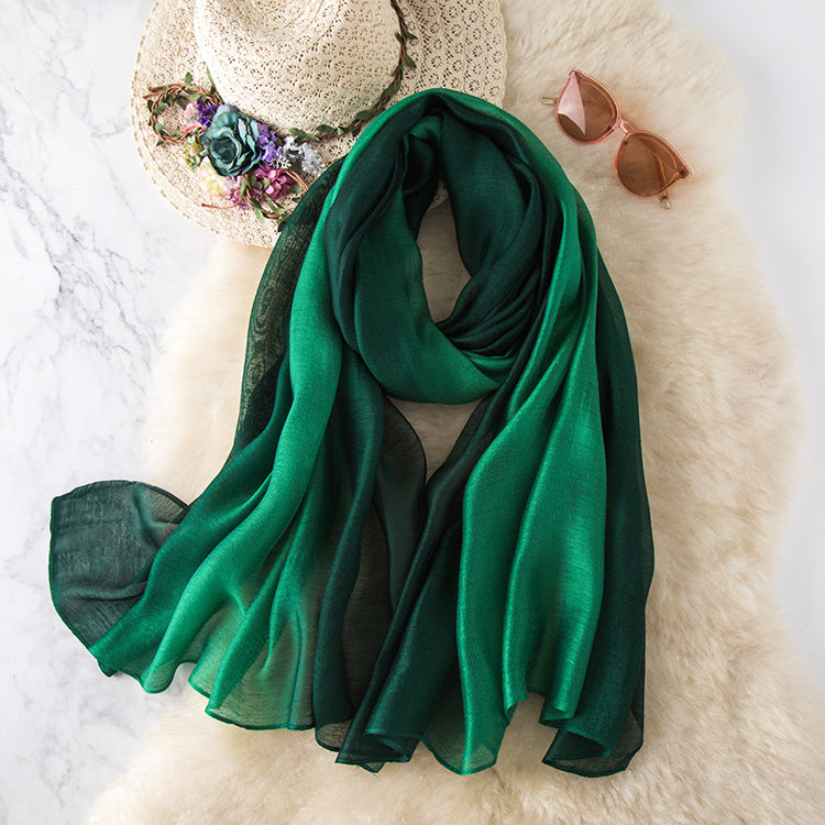 Version coréenne d'un foulard pour femme assorti aux couleurs
